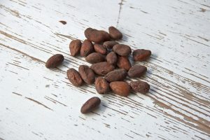 nepražené kakaové boby